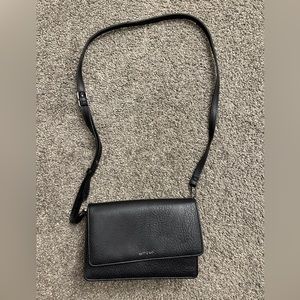 Matt and Nat Bee crossbody bag. Black. Vegan leather